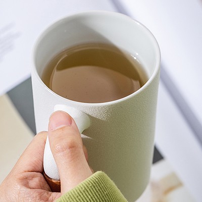 DESIGNER Ceramic Mug with Wooden Handle - 450ml 08