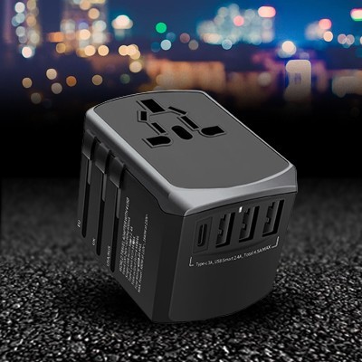 SWIFT Travel Adapter Triple USB and Type-C Charger 03